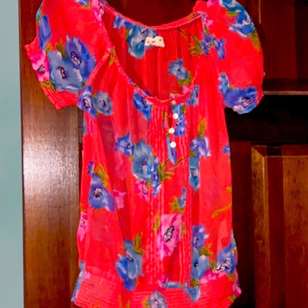 Sz Medium Hollister Sheer Tropical Short Sleeve Top